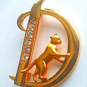 Letter Brooch Pins Initial Letter 'D' with a cat